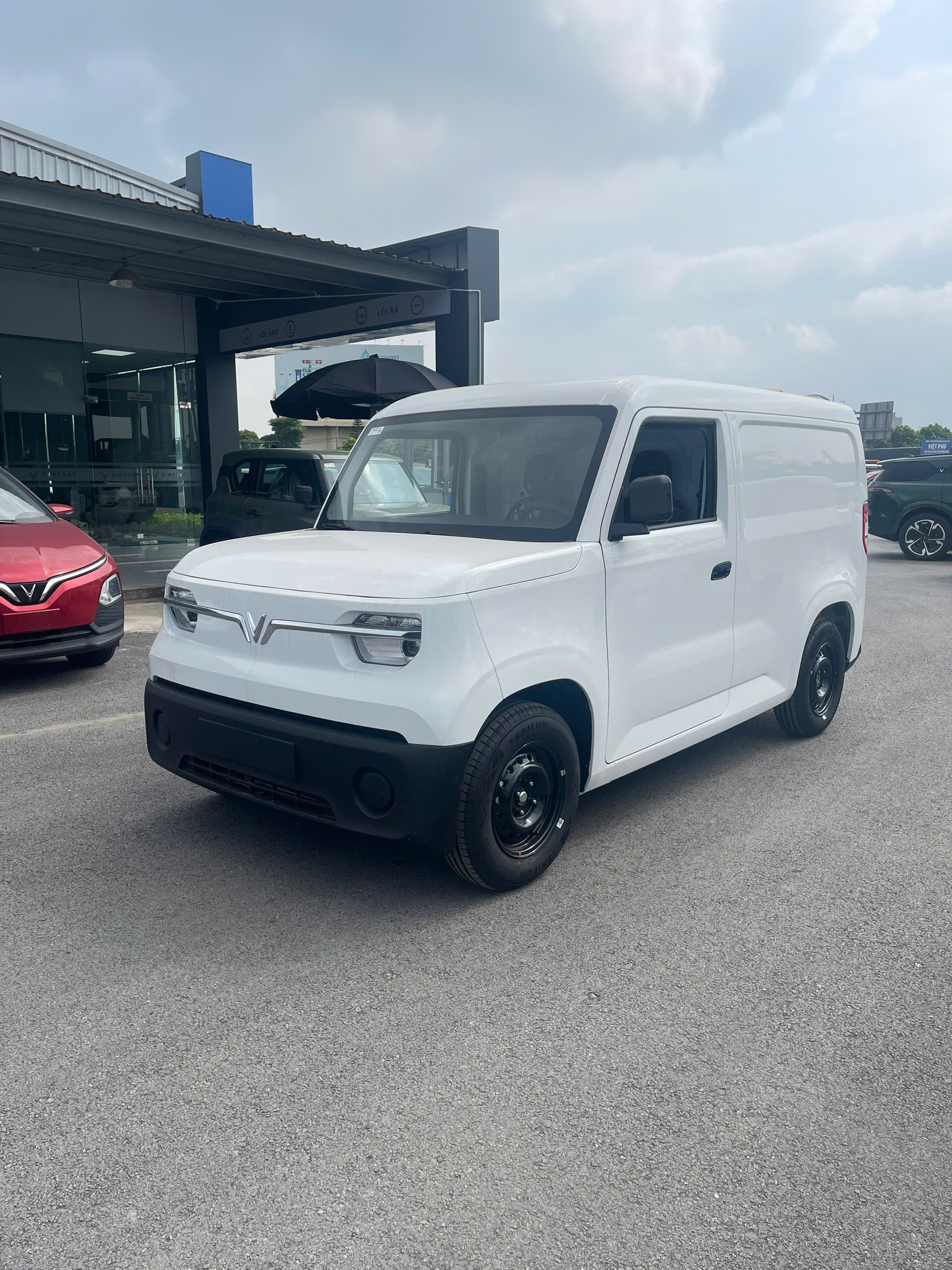 VINFAST ECVAN CỬA TRƯỢT 2026