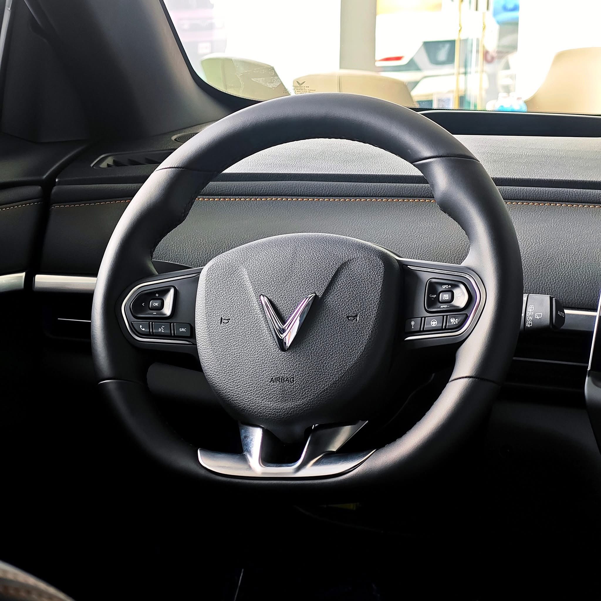 Nên mua Limo Green hay VF6