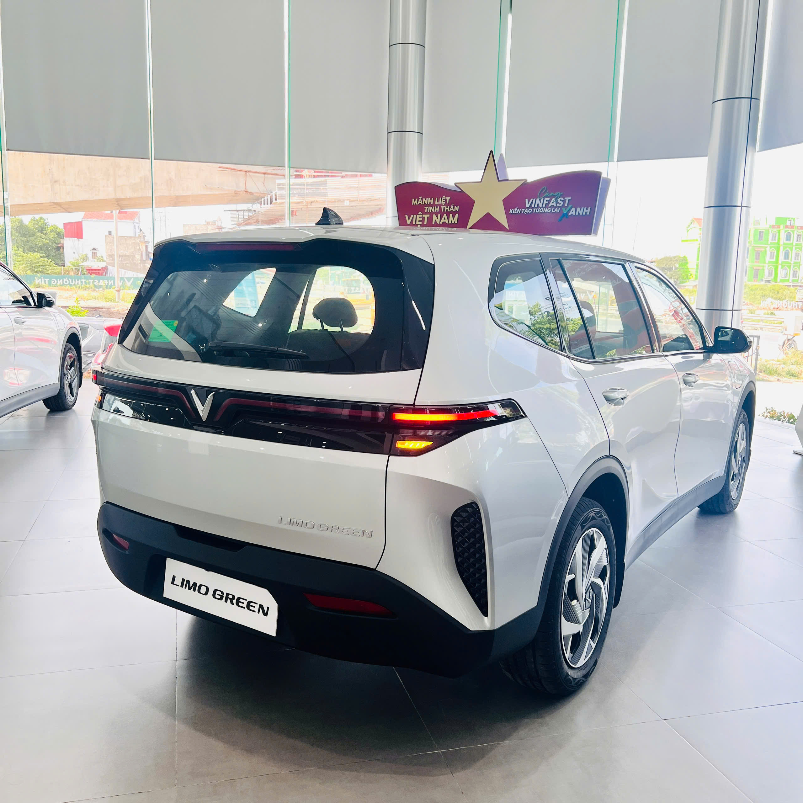Nên chọn Limo Green hay VF6