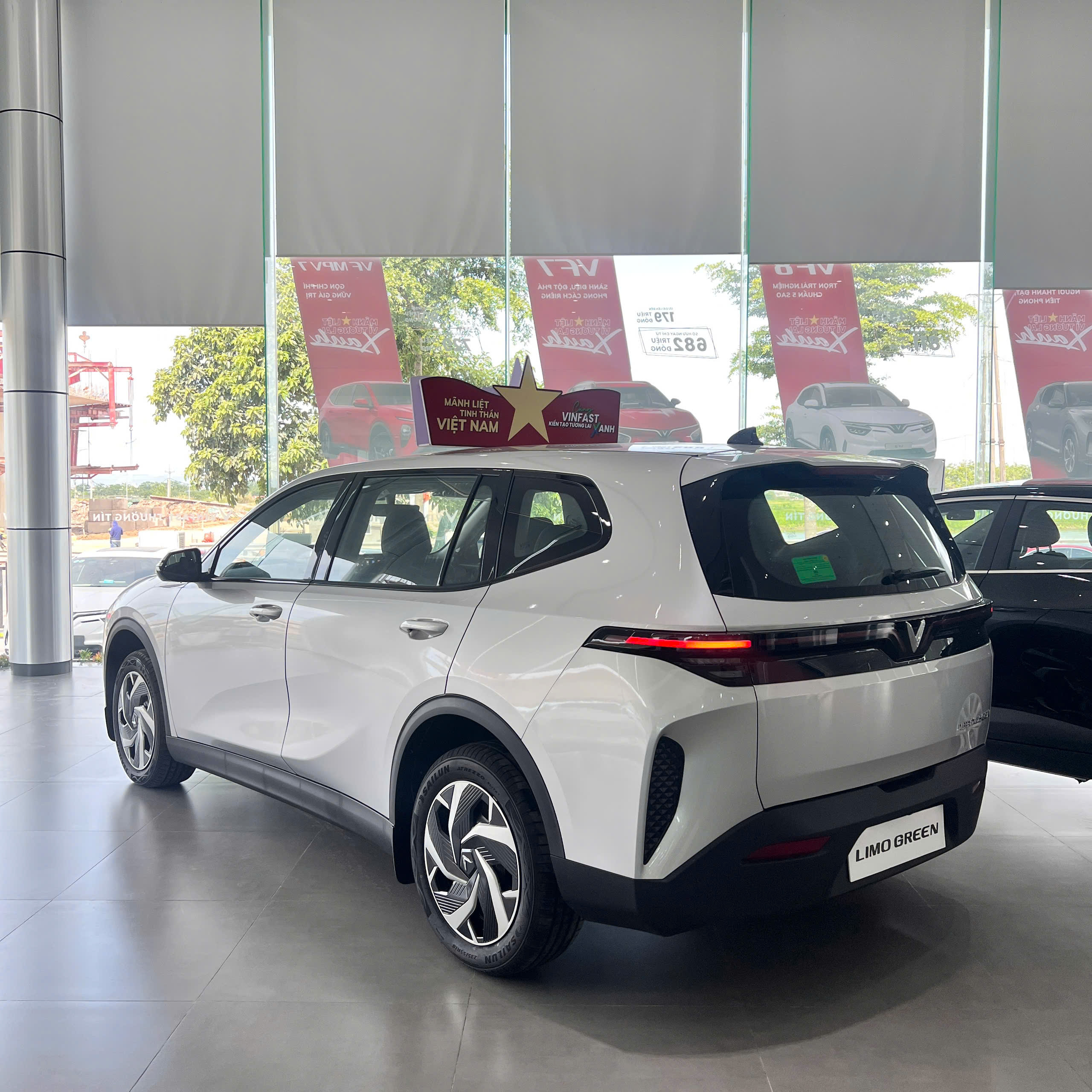 Nên chọn Limo Green hay VF6
