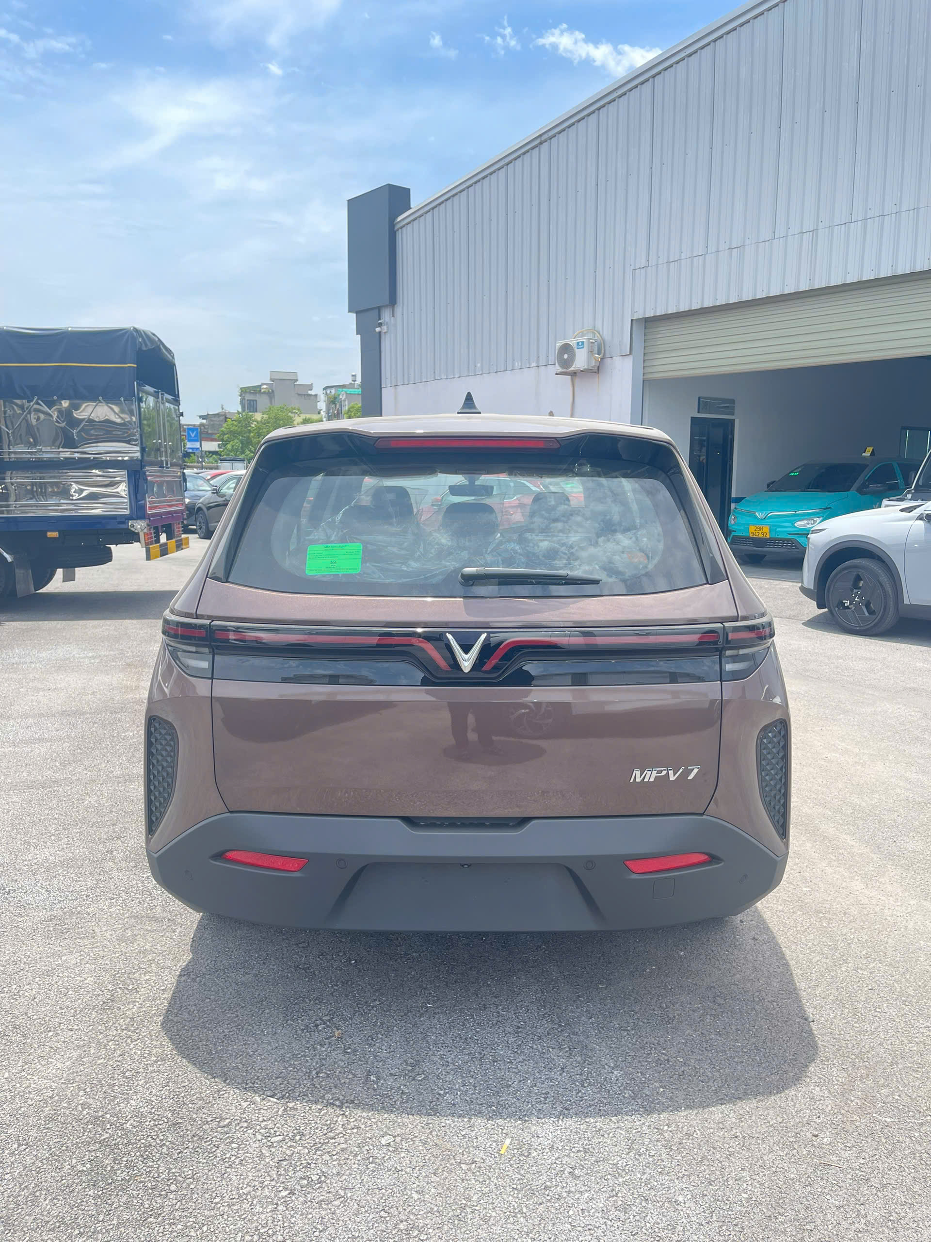 MPV 7 Nâu
