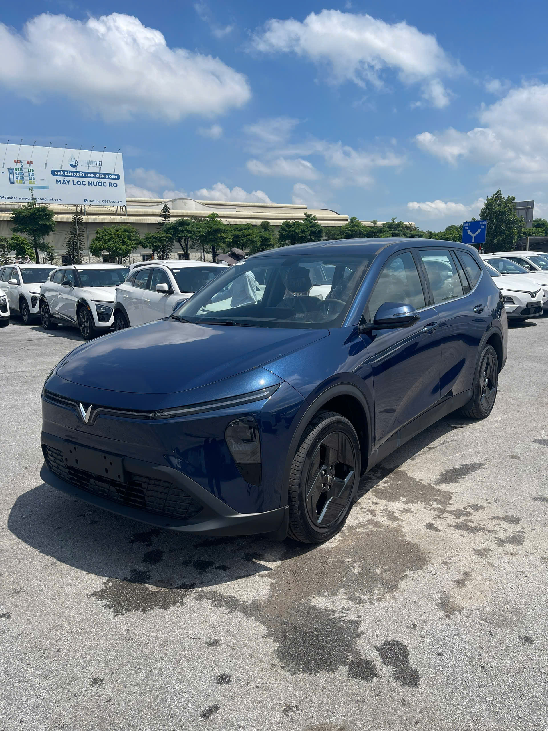 VinFast MPV 7 Màu Xanh Dương