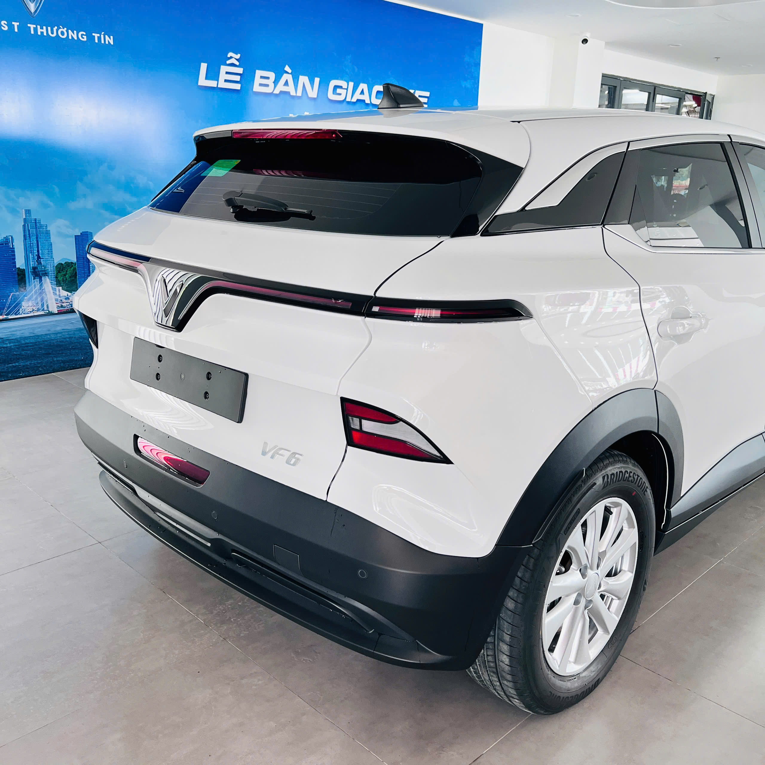 VF6 Eco Trắng